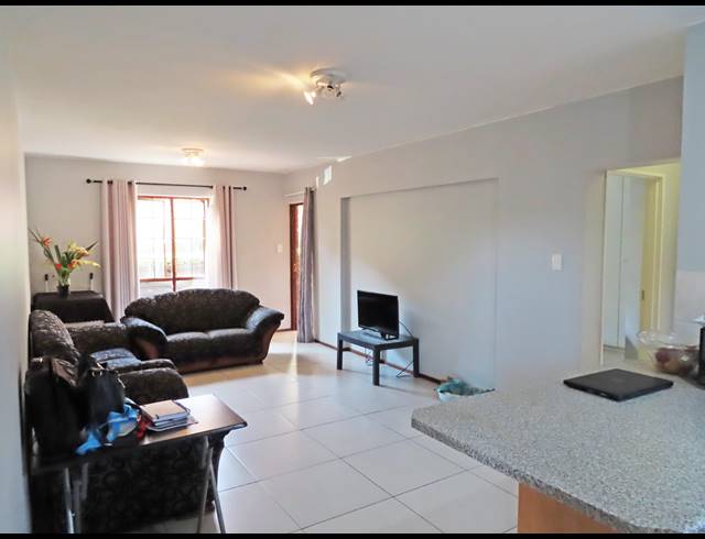 2 BEDROOM APARTMENT FOR SALE IN BRYANSTON